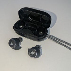 JBL Reflect Black Aero Wireless Earbuds with Charging Case